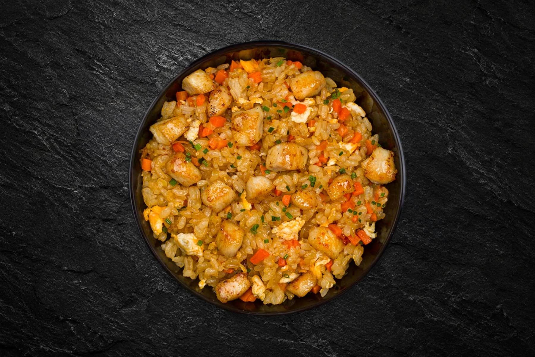 Жареный рис с курицей