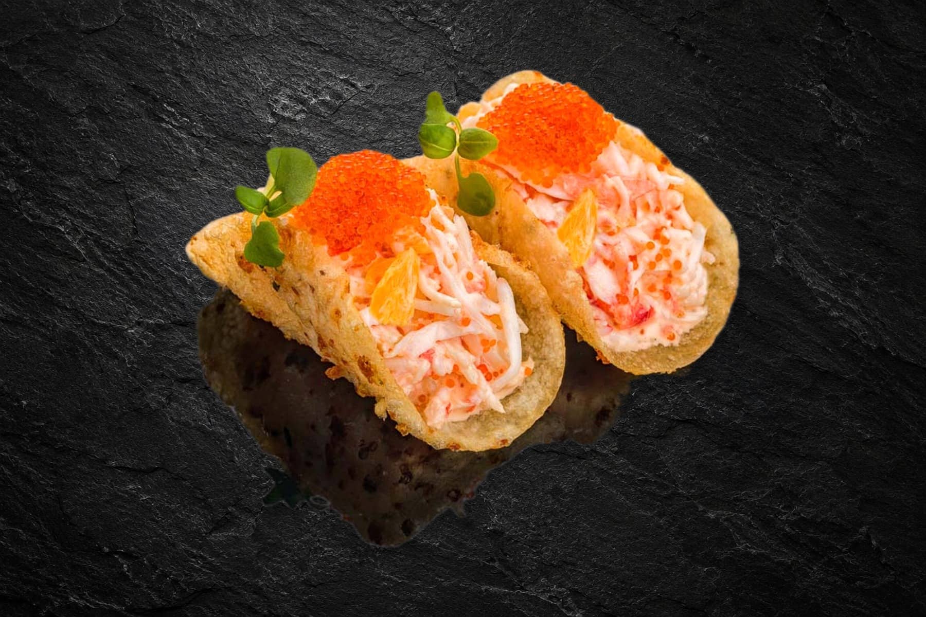 Тако с камчатским крабом, апельсином и соусом спайси